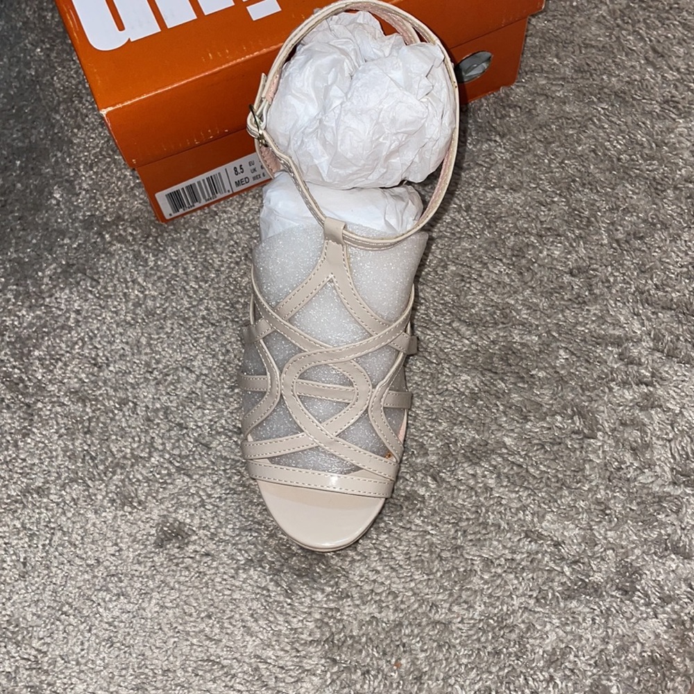 Unlisted nude wedges - Picture 3 of 3
